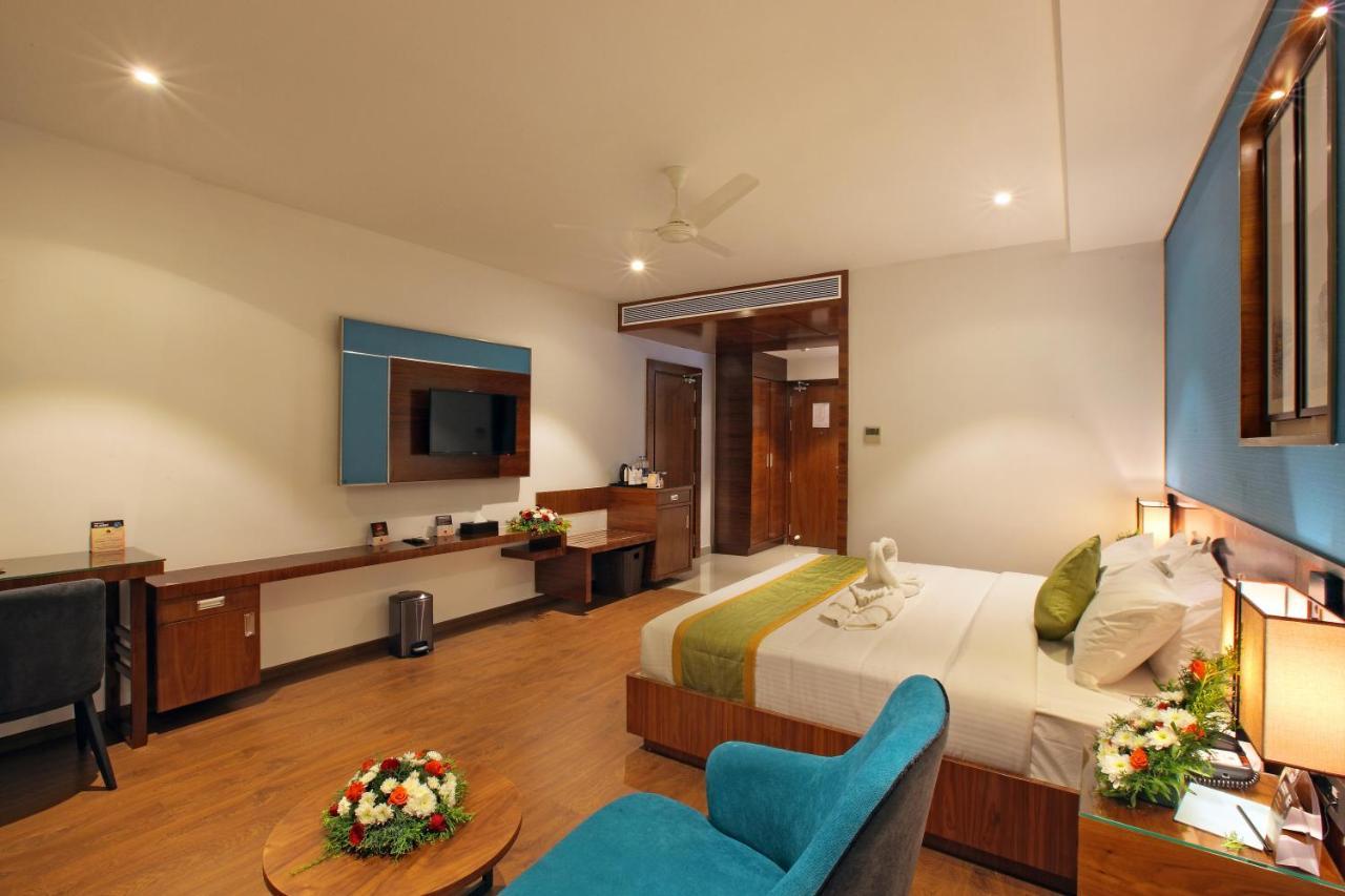 Hotel Ceasar Palace Thodupuzha Exterior foto